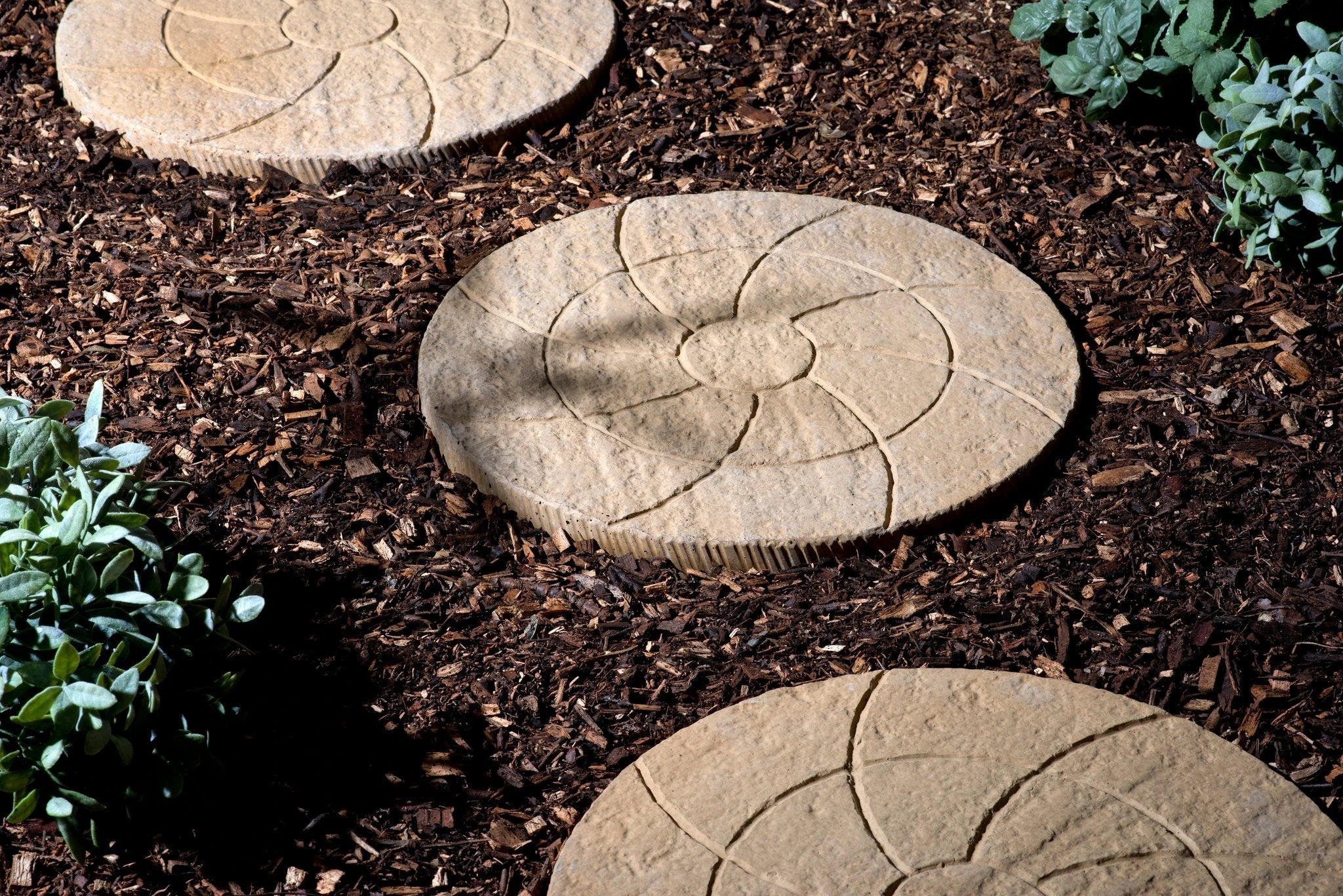 Catherine Wheel Garden Stepping Stone 450mm - Pack of 25 - Image 4