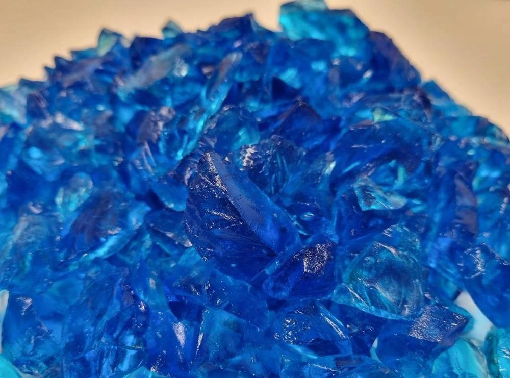Ocean Blue Tumbled Glass Chippings 10-20mm - Image 3