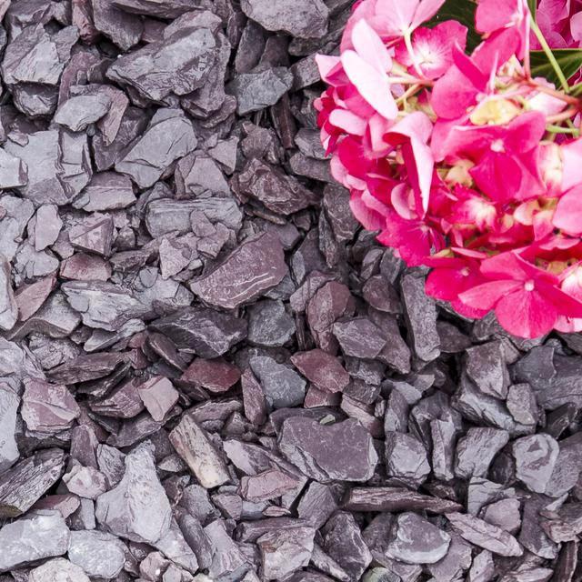 Plum Welsh Slate Chippings 40mm 25/50 20kg Bags