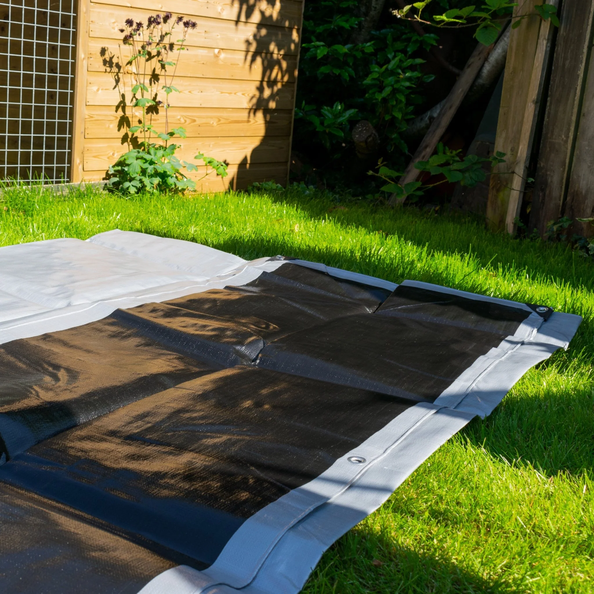 Silver XL-Grade Tarpaulin with 10 Metres of 6mm Bungee Rope - Image 3